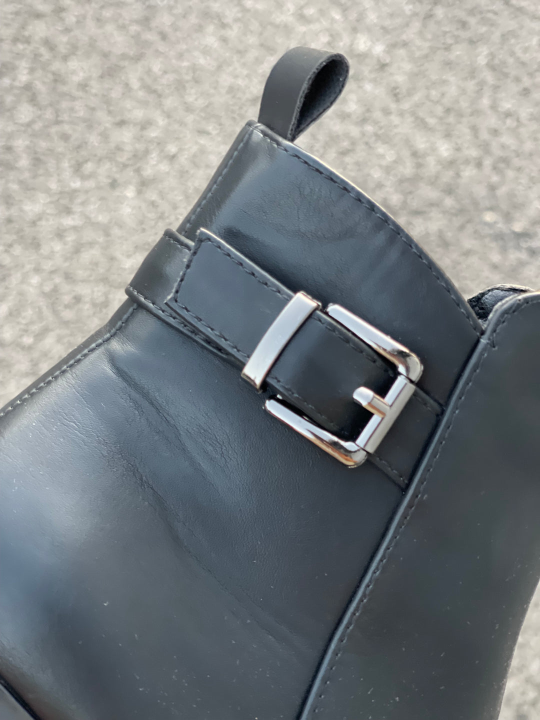 BOTTINES NOIR EN SIMILICUIR AVEC ZIP A TALON