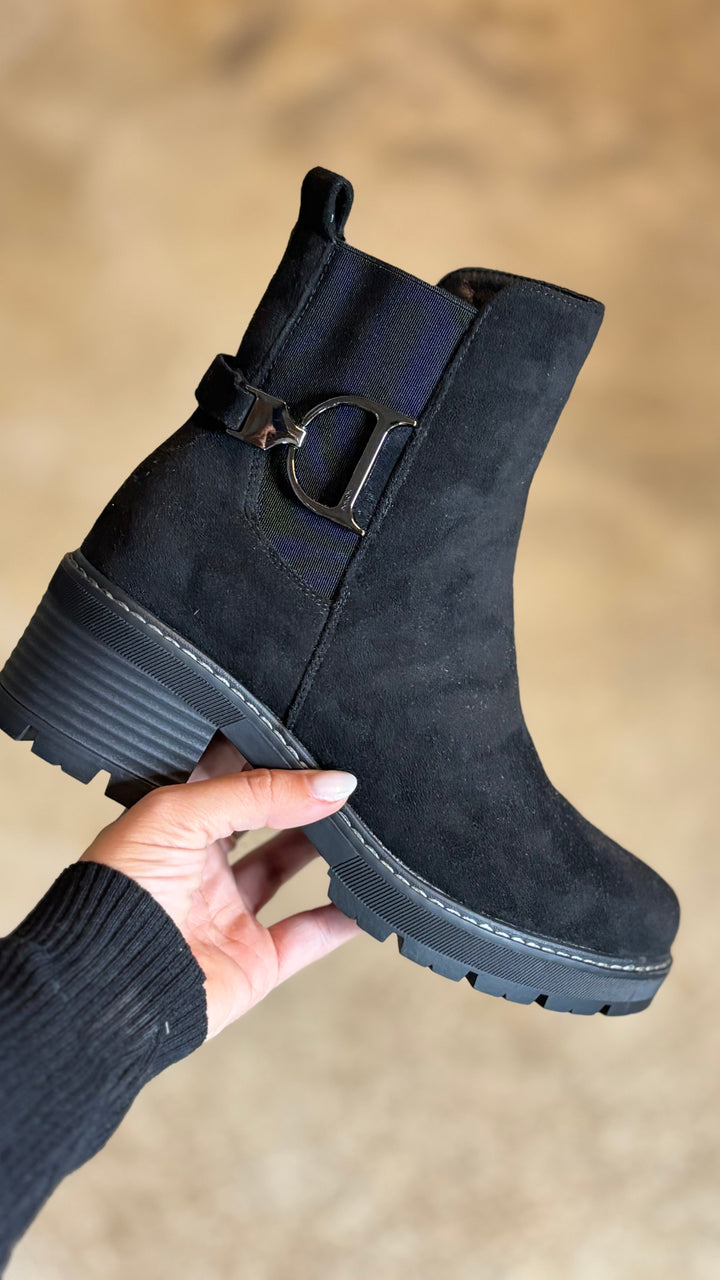 BOTTINES EN DAIM NOIR À PETIT TALONS FOURRÉ￼